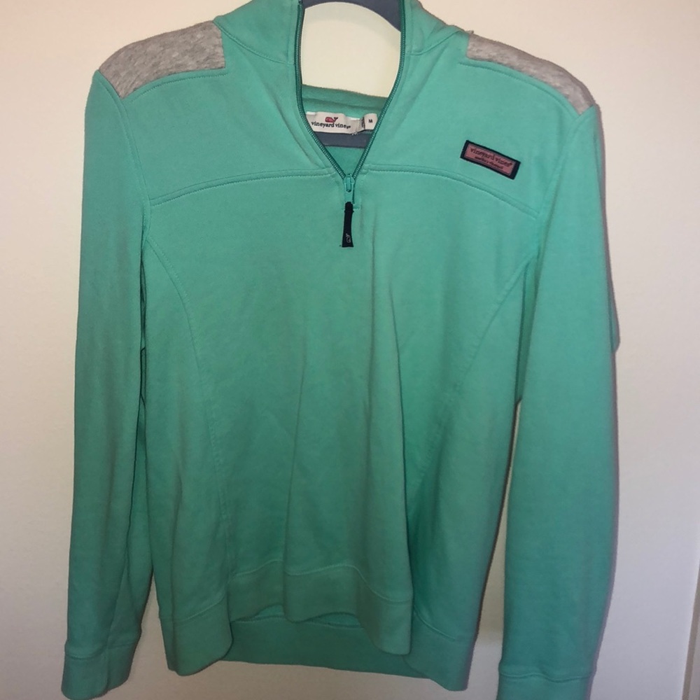 Vineyard vines gently used